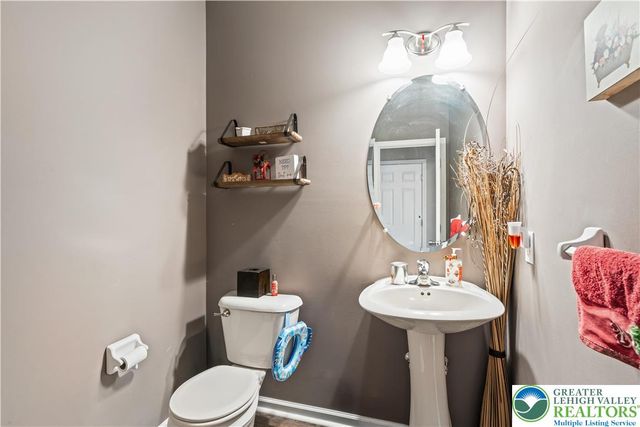 9615 Crescent Lane, Upper Macungie Twp, PA 18031