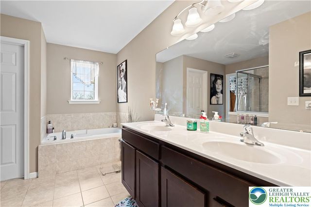 9615 Crescent Lane, Upper Macungie Twp, PA 18031