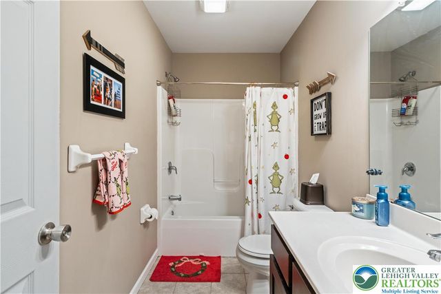 9615 Crescent Lane, Upper Macungie Twp, PA 18031