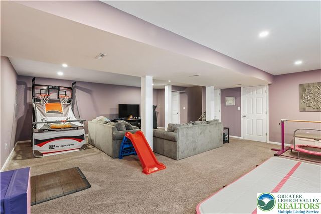 9615 Crescent Lane, Upper Macungie Twp, PA 18031