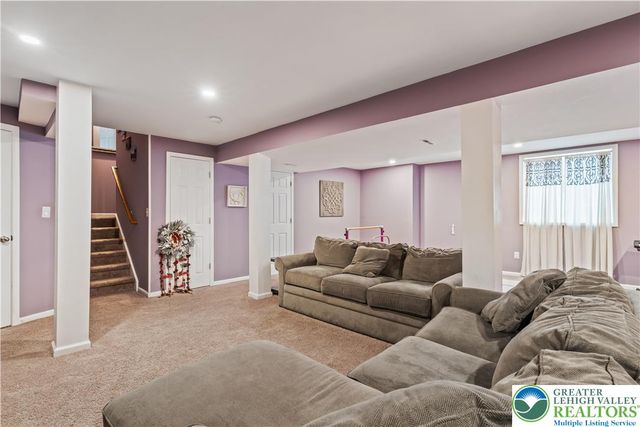 9615 Crescent Lane, Upper Macungie Twp, PA 18031