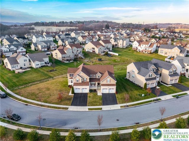 9615 Crescent Lane, Upper Macungie Twp, PA 18031