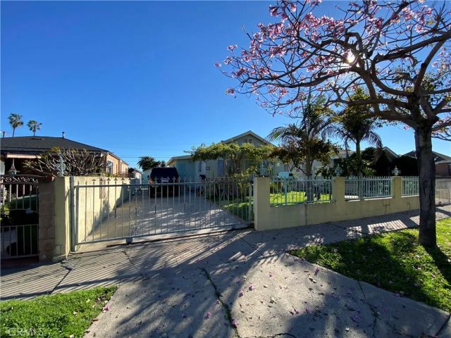 228 E 103 Street, Los Angeles, CA 90003