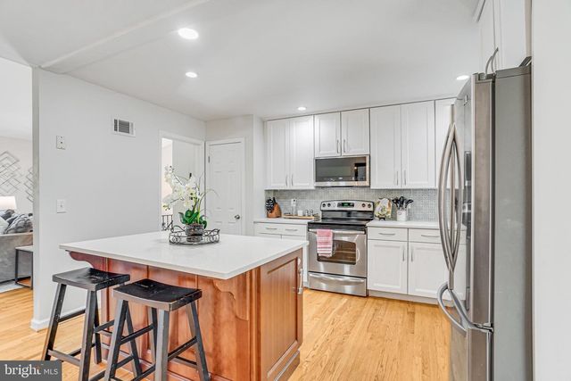 2002 HOOVER LN, Alexandria, VA 22308