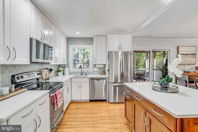 2002 HOOVER LN, Alexandria, VA 22308