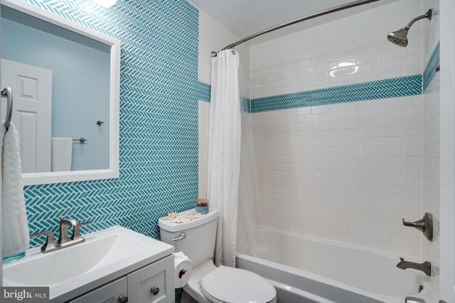 2002 HOOVER LN, Alexandria, VA 22308