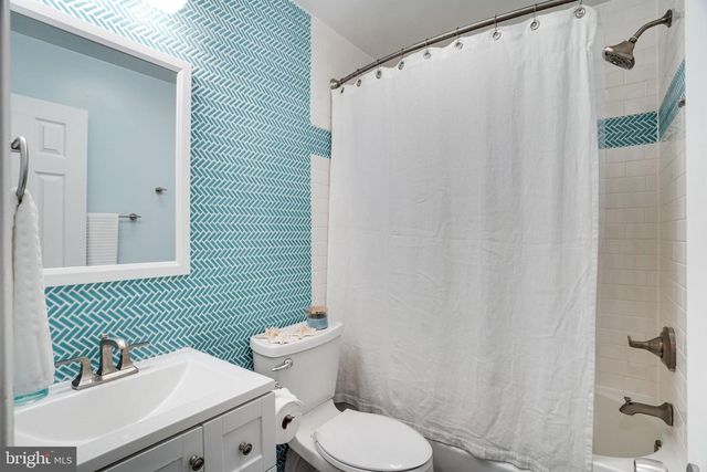2002 HOOVER LN, Alexandria, VA 22308