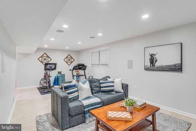 2002 HOOVER LN, Alexandria, VA 22308