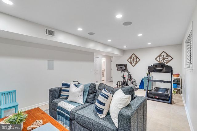 2002 HOOVER LN, Alexandria, VA 22308