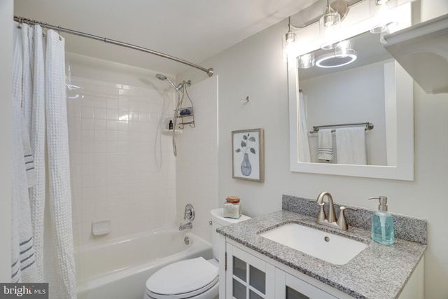 2002 HOOVER LN, Alexandria, VA 22308