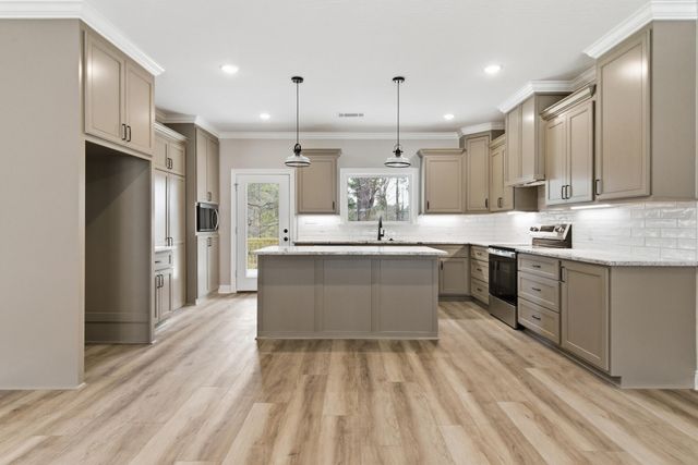 7 Saint Augustine Ave., Hattiesburg, MS 39402