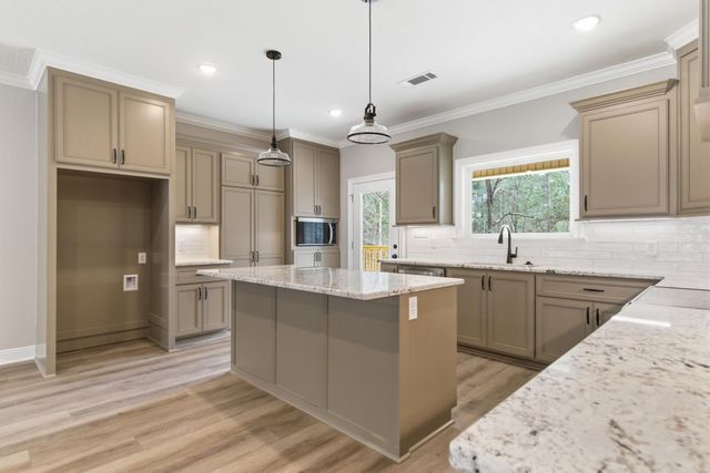 7 Saint Augustine Ave., Hattiesburg, MS 39402