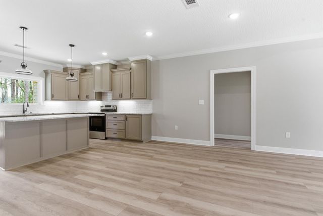 7 Saint Augustine Ave., Hattiesburg, MS 39402