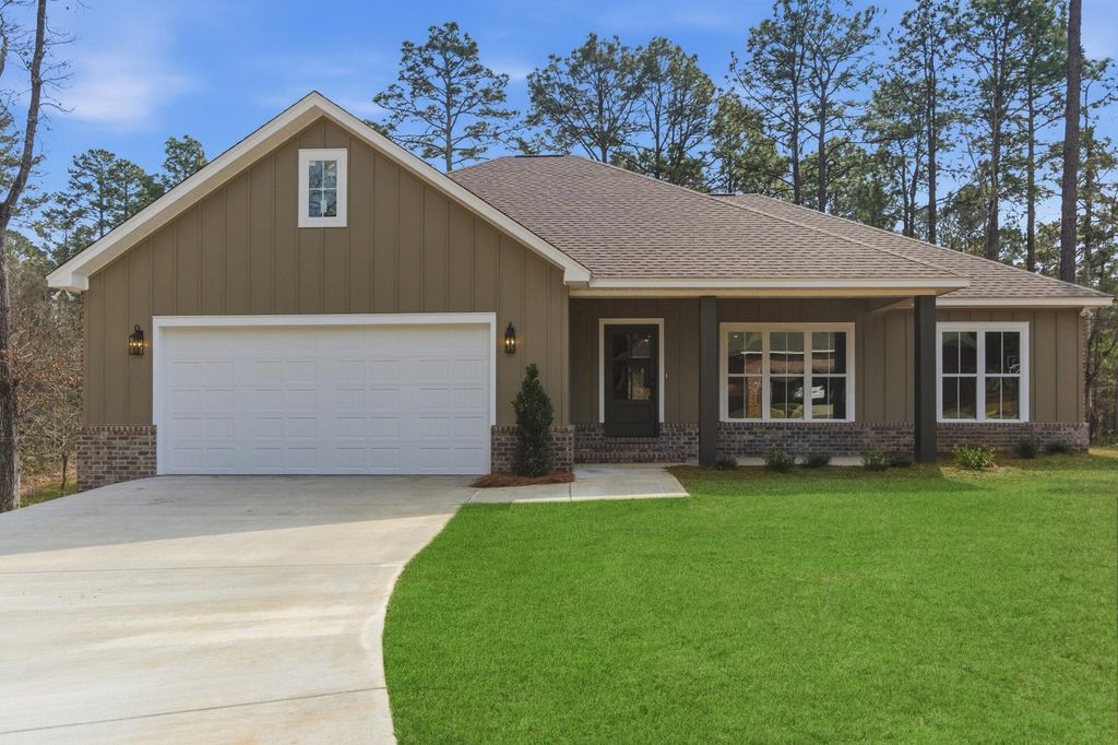 7 Saint Augustine Ave., Hattiesburg, MS 39402