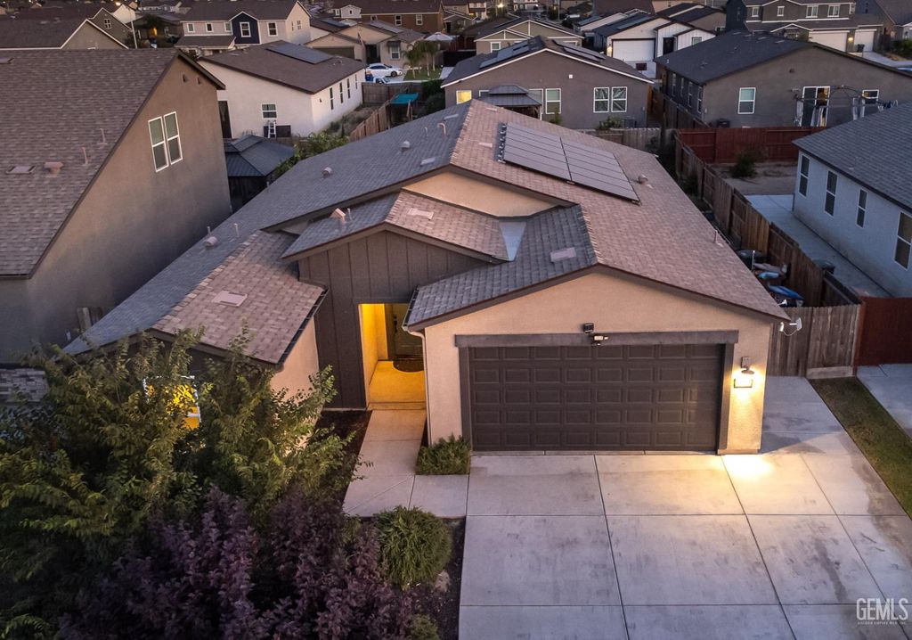 Image 1 of property listing at 6111 Cardano Avenue, Bakersfield, CA 93313