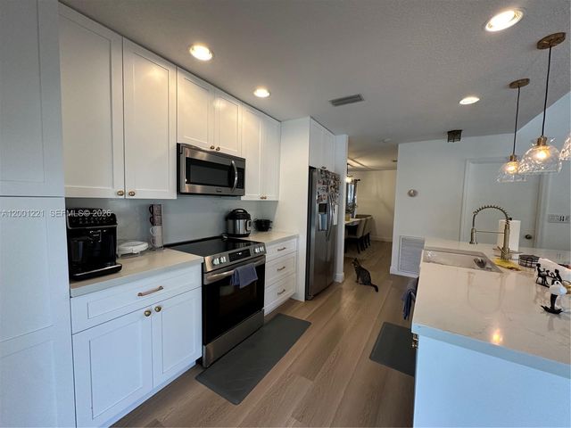 7003 NW 40th Pl, Coral Springs, FL 33065