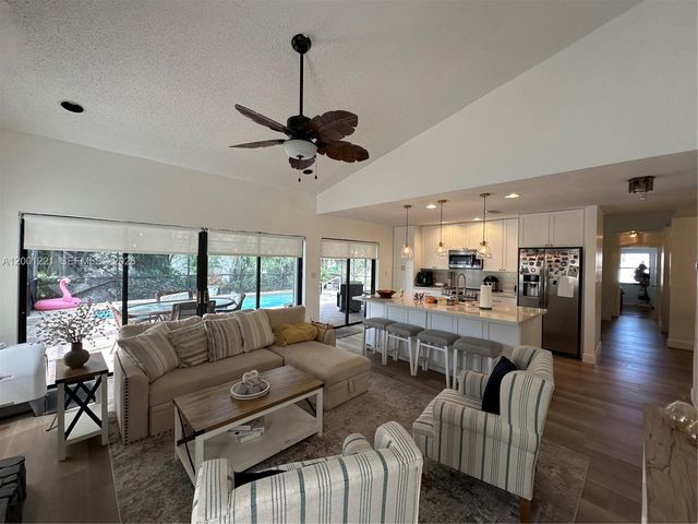 7003 NW 40th Pl, Coral Springs, FL 33065