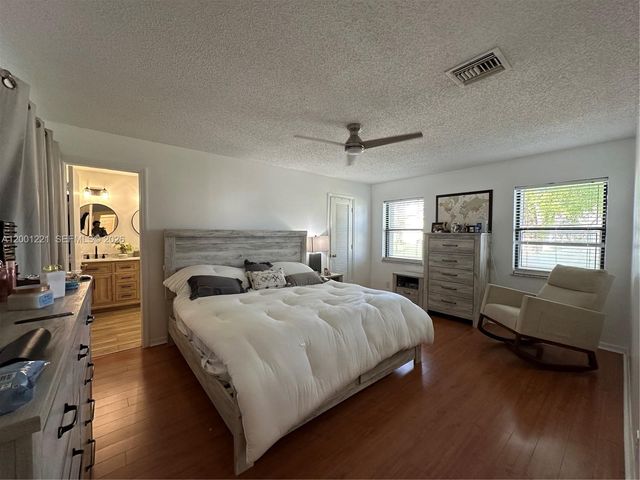 7003 NW 40th Pl, Coral Springs, FL 33065