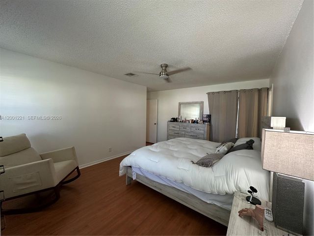 7003 NW 40th Pl, Coral Springs, FL 33065