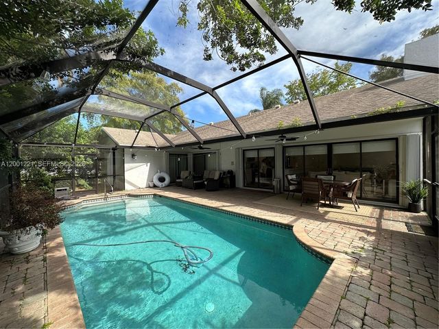 7003 NW 40th Pl, Coral Springs, FL 33065