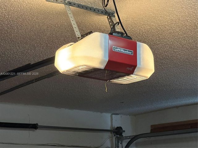 7003 NW 40th Pl, Coral Springs, FL 33065