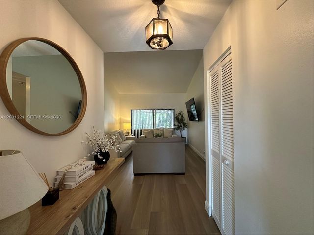 7003 NW 40th Pl, Coral Springs, FL 33065