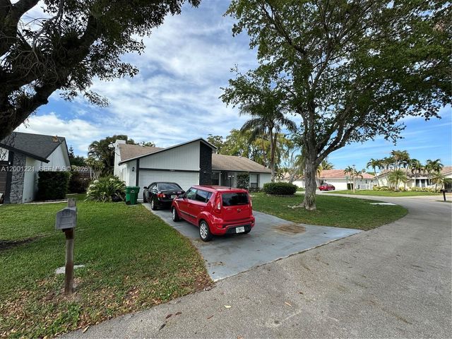 7003 NW 40th Pl, Coral Springs, FL 33065