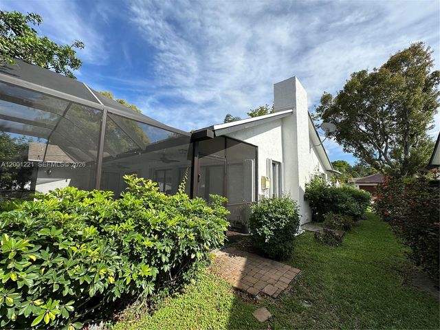 7003 NW 40th Pl, Coral Springs, FL 33065