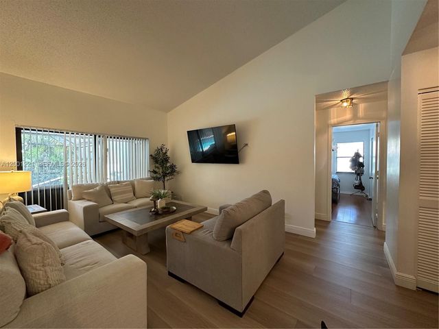 7003 NW 40th Pl, Coral Springs, FL 33065