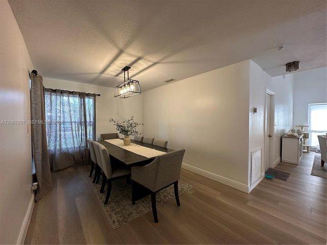 7003 NW 40th Pl, Coral Springs, FL 33065