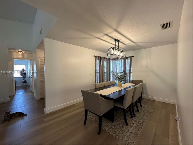 7003 NW 40th Pl, Coral Springs, FL 33065