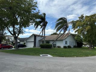 7003 NW 40th Pl, Coral Springs, FL 33065
