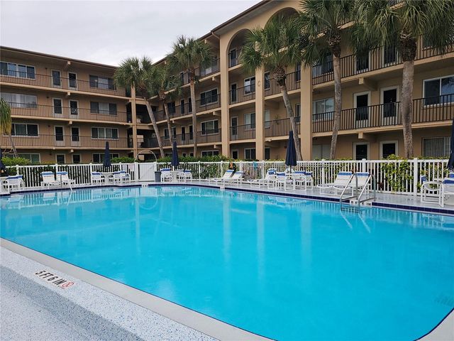 2525 W BAY DRIVE C12, Belleair Bluffs, FL 33770