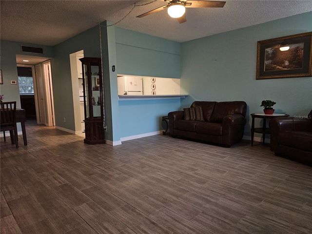 2525 W BAY DRIVE C12, Belleair Bluffs, FL 33770