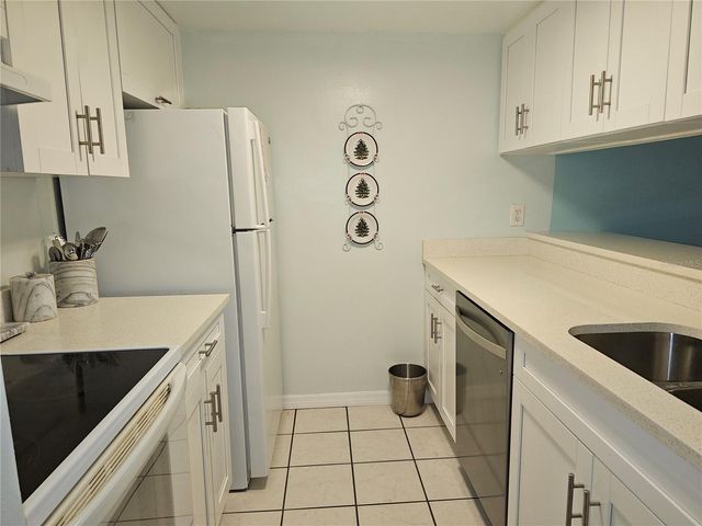 2525 W BAY DRIVE C12, Belleair Bluffs, FL 33770