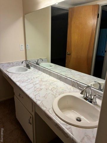 18403 University Park Dr Drive, Livonia, MI 48152