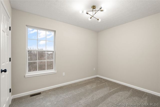 545 W Kenwood Avenue, Clarksville, IN 47129