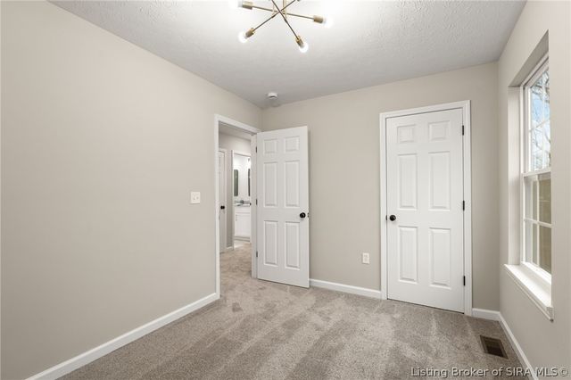 545 W Kenwood Avenue, Clarksville, IN 47129