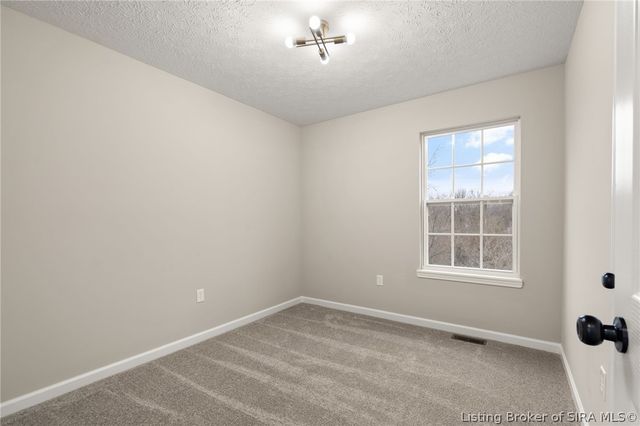 545 W Kenwood Avenue, Clarksville, IN 47129