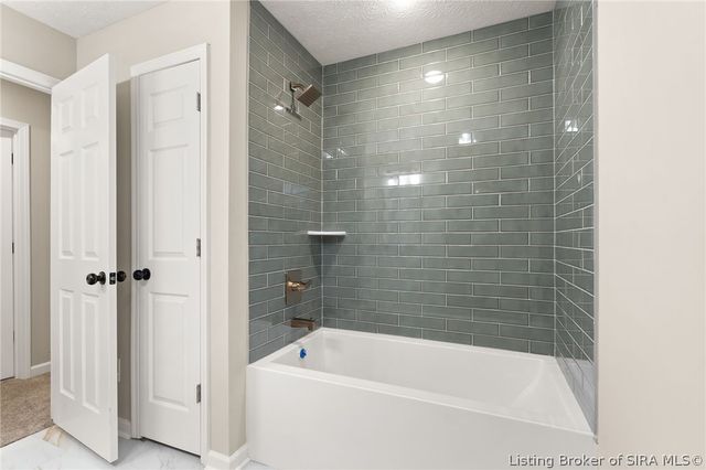 545 W Kenwood Avenue, Clarksville, IN 47129