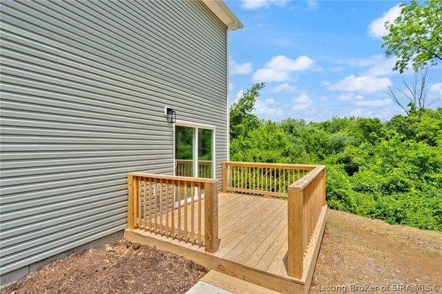 545 W Kenwood Avenue, Clarksville, IN 47129