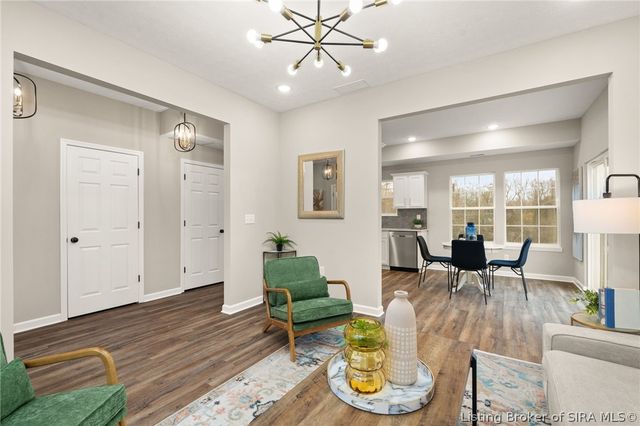 545 W Kenwood Avenue, Clarksville, IN 47129