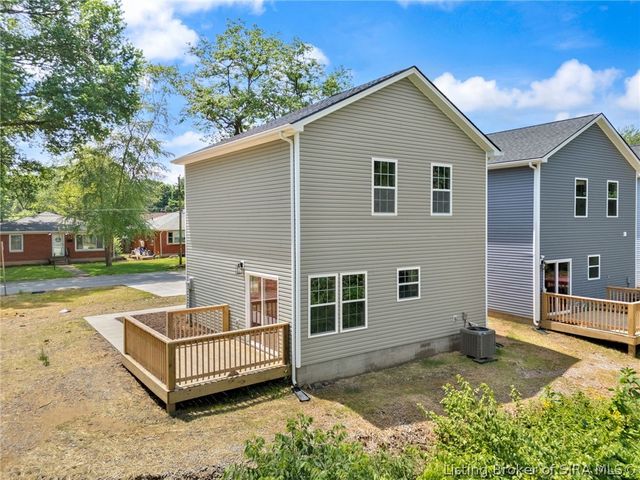 545 W Kenwood Avenue, Clarksville, IN 47129