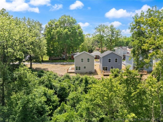 545 W Kenwood Avenue, Clarksville, IN 47129