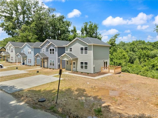 545 W Kenwood Avenue, Clarksville, IN 47129