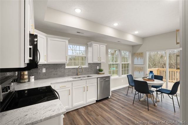 545 W Kenwood Avenue, Clarksville, IN 47129