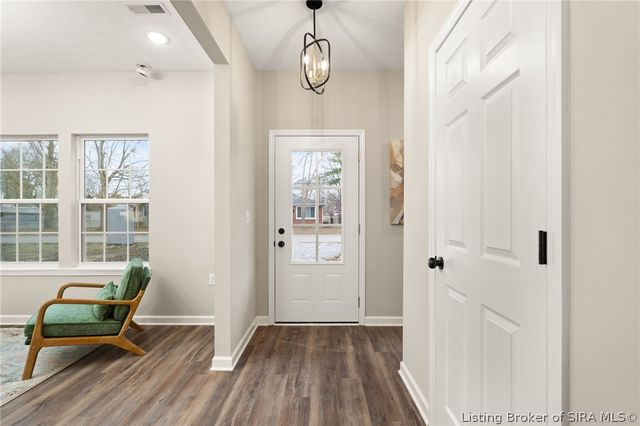 545 W Kenwood Avenue, Clarksville, IN 47129