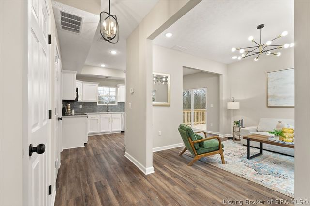 545 W Kenwood Avenue, Clarksville, IN 47129