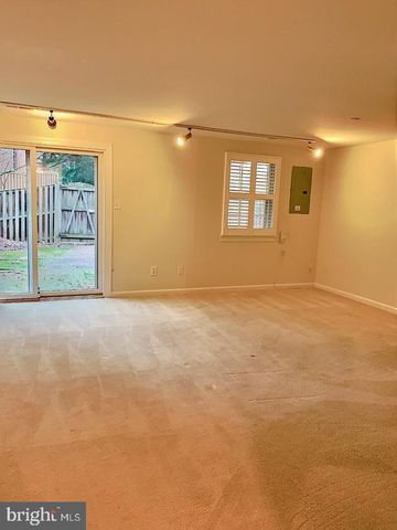 3100 BLACK HICKORY DR, Falls Church, VA 22042