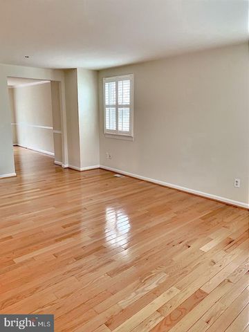 3100 BLACK HICKORY DR, Falls Church, VA 22042